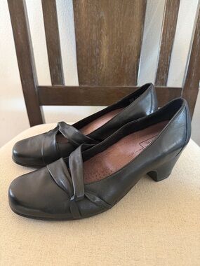 Clarks Everyday Women’s Leather Twist Heels Pumps Black Size 7.5